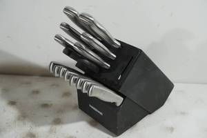 lot 141 image: Farberware Edge Keeper 16 Piece Cutlery Set