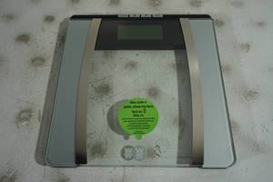 lot 18 image: Weight Watchers Glass Body Analysis Scale