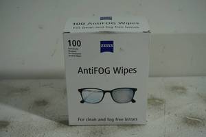 lot 149 image: Zeiss AntiFog Glasses Wipes - 100 Count
