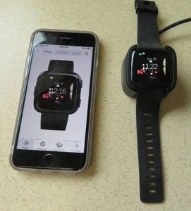 lot 10 image: FITBIT VERSA WATCH WITH CHARGING STATION