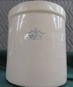 lot 15 image: 3 GALLON USA CROCK