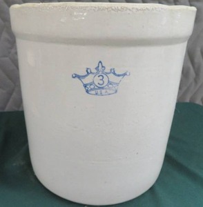 lot 18 image: 3 GALLON USA CROCK