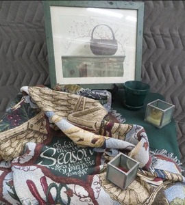 lot 22 image: DECOR GROUPING