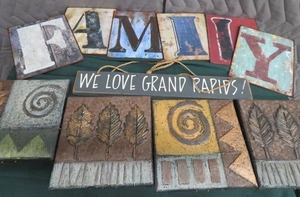 lot 28 image: METAL LETTERS, WOOD WALL ART
