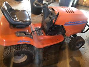 lot 32 image: HUSQVARNA RIDING LAWN MOWER