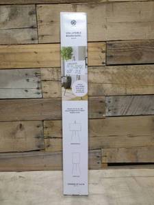 lot 76 image: U Brands Collapsible Metal Floor Easel
