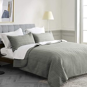 lot 89 image: SEESNOW Quilt Set Twin Size, Premium Microfiber Chic Rustic Look, Ultra Soft Lightweight Quilted Bedspread for All Season,3 Piece Includes 1 Quilt 68 x 86 and 2 shams20 x 26(Grey)