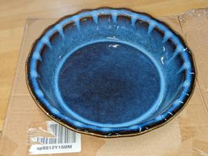 KOOV Glazed Stoneware with Scalloped Edge