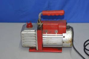 lot 15 image: Vacuum Pump