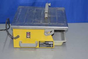 lot 21 image: Workforce 7 Wet Tile Saw plus extras