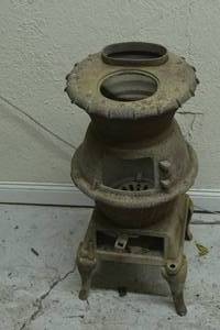 lot 10 image: Cast Iron Pot Belly Stove