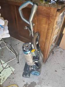 lot 53 image: Eureka FloorRover Dash Upright Vacuum