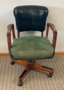 Vintage Desk Chair wArm Rests