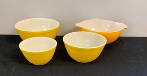 Vintage Pyrex Nesting Bowls