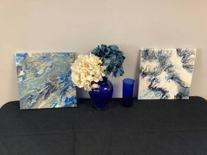 2 Pour Paintings and 2 Vases