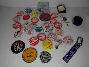 lot 11 image: Lot of ButtonsPatchesKey Chains
