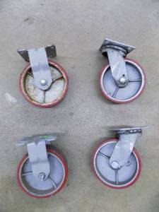 lot 17 image: Casters 2x4 4 Count