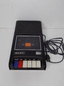 lot 3 image: Vintage Sony Cassette Player