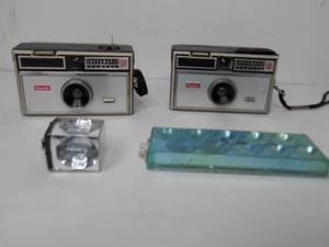 lot 4 image: Vintage Kodak Instamatic Cameras