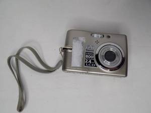 lot 6 image: Nikon Camera 6.0 Maga Pixels150 8002.4 LCD