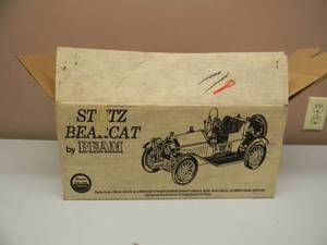 VINTAGE JIM BEAMS STUTZ BEARCAT CAR DECANTER - IN BOX - GREAT PIECE - SEE PICTURES