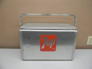 VINTAGE 7uP COOLER - VERY COOL PIECE - SEE PICTURES