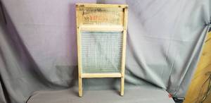 lot 5 image: National Washboard Glass Washboard