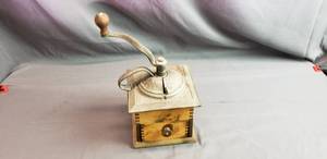 lot 17 image: Vintage Coffee Grinder