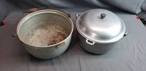 lot 19 image: Aluminum and Tin Pots