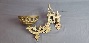 lot 21 image: Oil Lamp Wall Mount