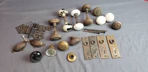 lot 26 image: Vintage Door Knobs, Hinges, Key Plates and Drawer Pulls