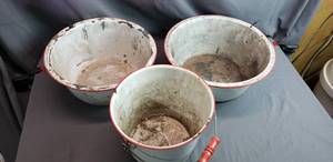 lot 33 image: Vintage Red Rimmed White Enamelware Pail and Basins