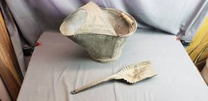 lot 39 image: Vintage Ash Pail and Scoop
