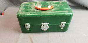 lot 41 image: Vintage Green Metal Tackle Box