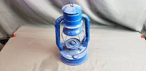 lot 75 image: Barn Lantern No. 2 Dietz