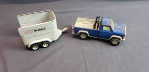 lot 83 image: Tonka Pickup and Horse Trailer