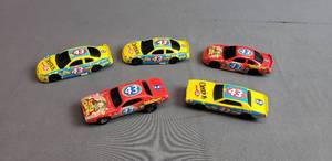 lot 88 image: Richard Petty No. 43 Hot Wheels Cars