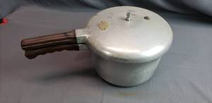 lot 100 image: Presto Pressure Cooker