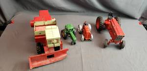 lot 102 image: 3 toy Tractors and a Combine