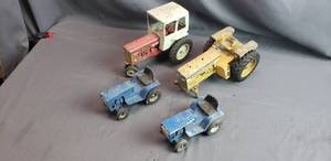 lot 112 image: Vintage Toy Tractors