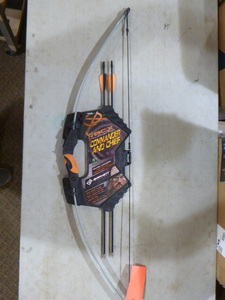lot 9 image: Burnett BCX Archery Set