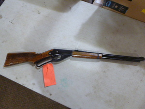 lot 16 image: Daisy Red Ryder .177 (4.5mm) Air Rifle
