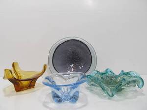 lot 137 image: 4 Assorted Hand Blown Art Glass Bowls etc