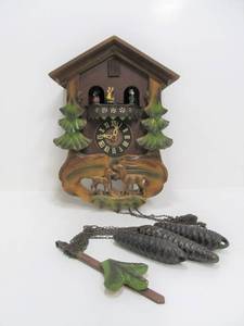 lot 82 image: Vintage Black Forest West German Cuckoo Clock