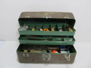 lot 94 image: Vintage Tackle Box wTackle