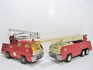 lot 98 image: 2 Vintage TONKA Metal Fire Trucks