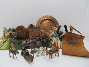 lot 150 image: Large Lot of Vintage 1950s era Cowboy & Western Decor & Collectibles