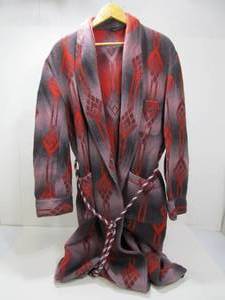 lot 151 image: Awesome Vintage 1960s BEACON Ombre Southwestern Style Robe