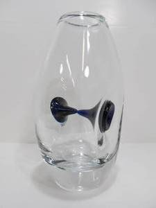 lot 156 image: Hand Blown Art Glass Vase 