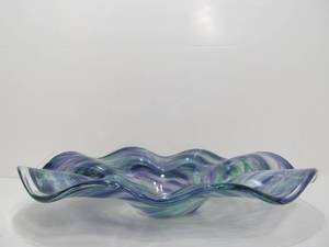 lot 157 image: Large Hand Made Art Glass Centerpiece PlatterBowl